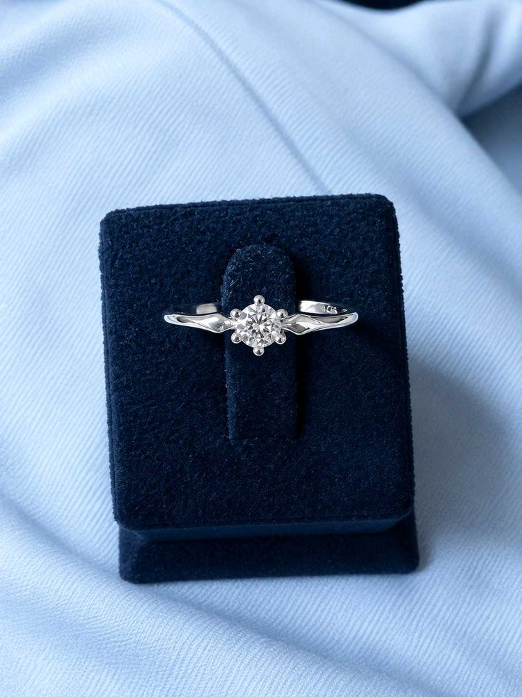 Sparkling Solitaire Ring
