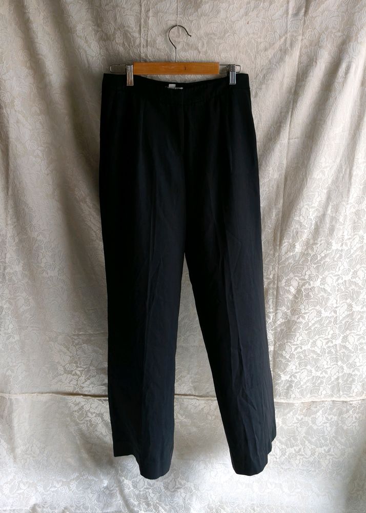 women pleated black trousers