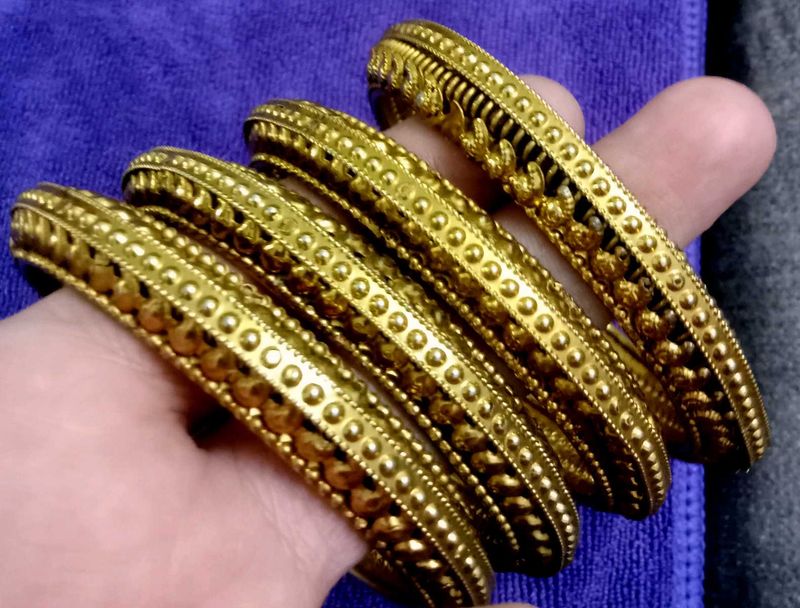 Vintage Gold Tone Bangle Set