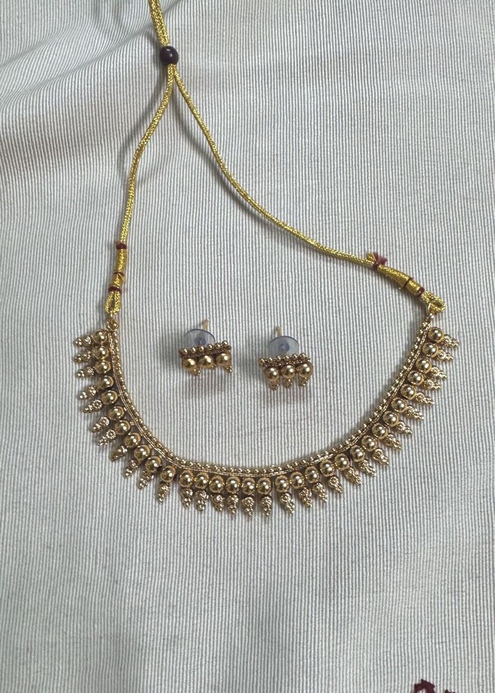 Gold toned  jewellery set