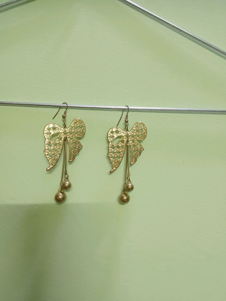 Ribbon Earrings In Gold Shade