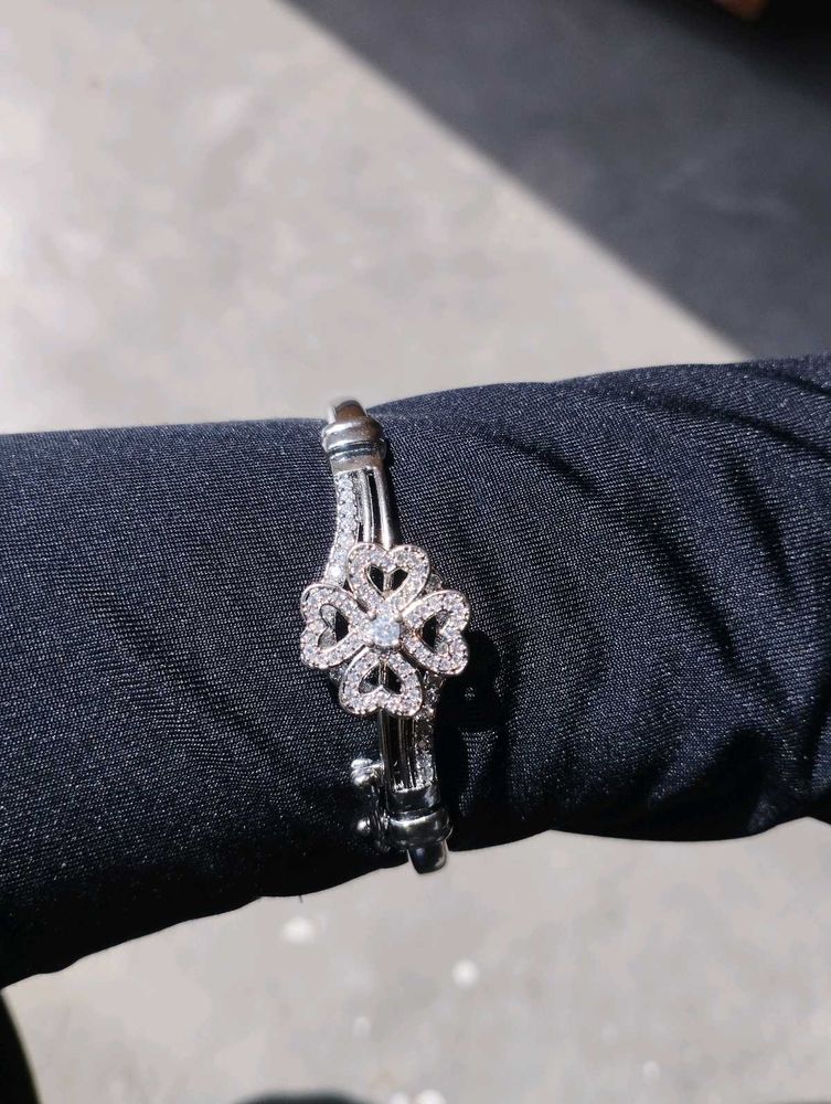 (NEW) 🍀Spinning Fidget Clover Bracelet/ Bangle