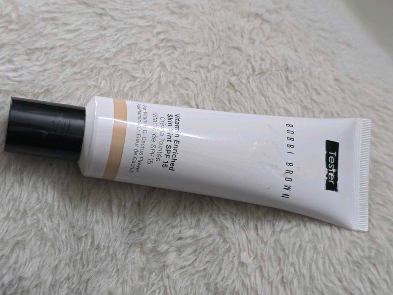 Bobbi Brown Vitamin Enriched Skin Tint SPF 15