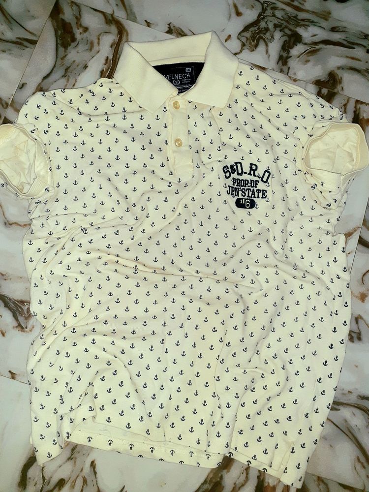 its a Cotton Mattee Velneck 2xL Tshirt