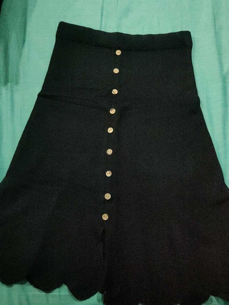 Chic Black Button-Front Skirt
