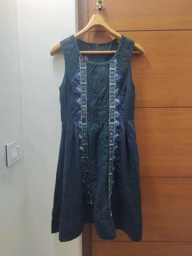 Embroidered Lace Dress💙