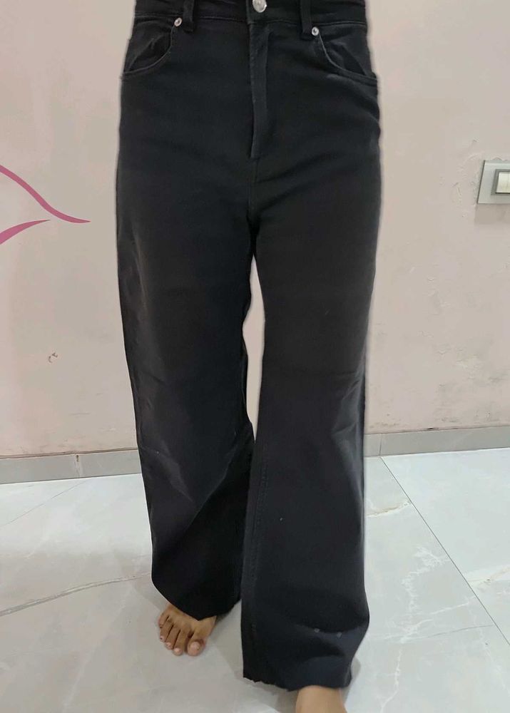 Black straight jean