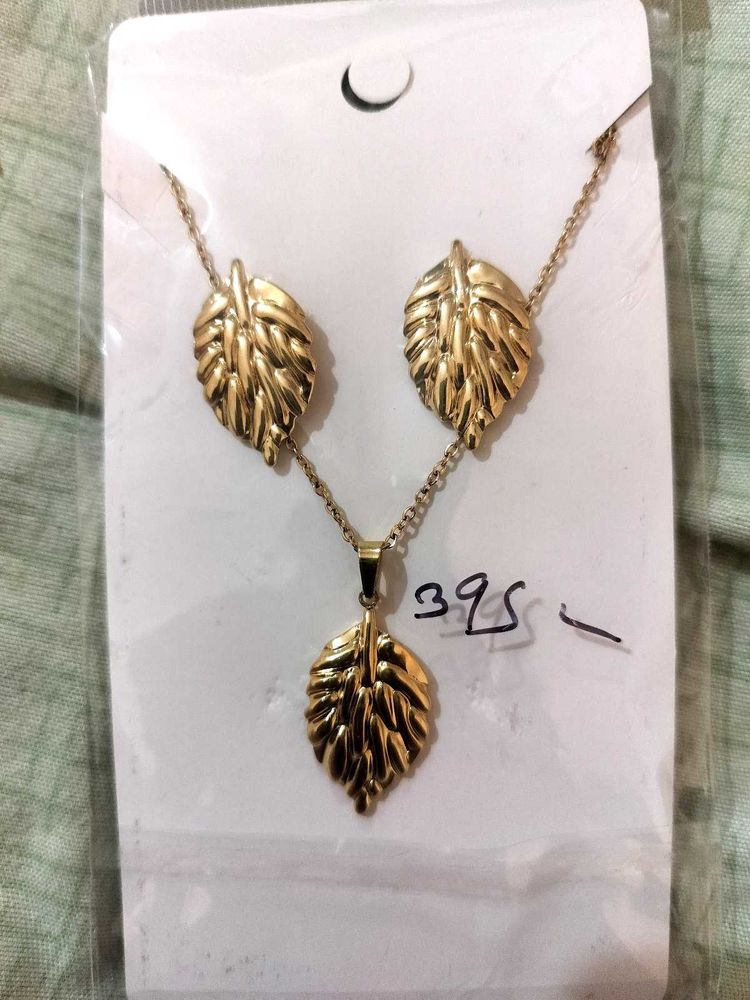 Anti tarnish Gold Leaf Necklace set
