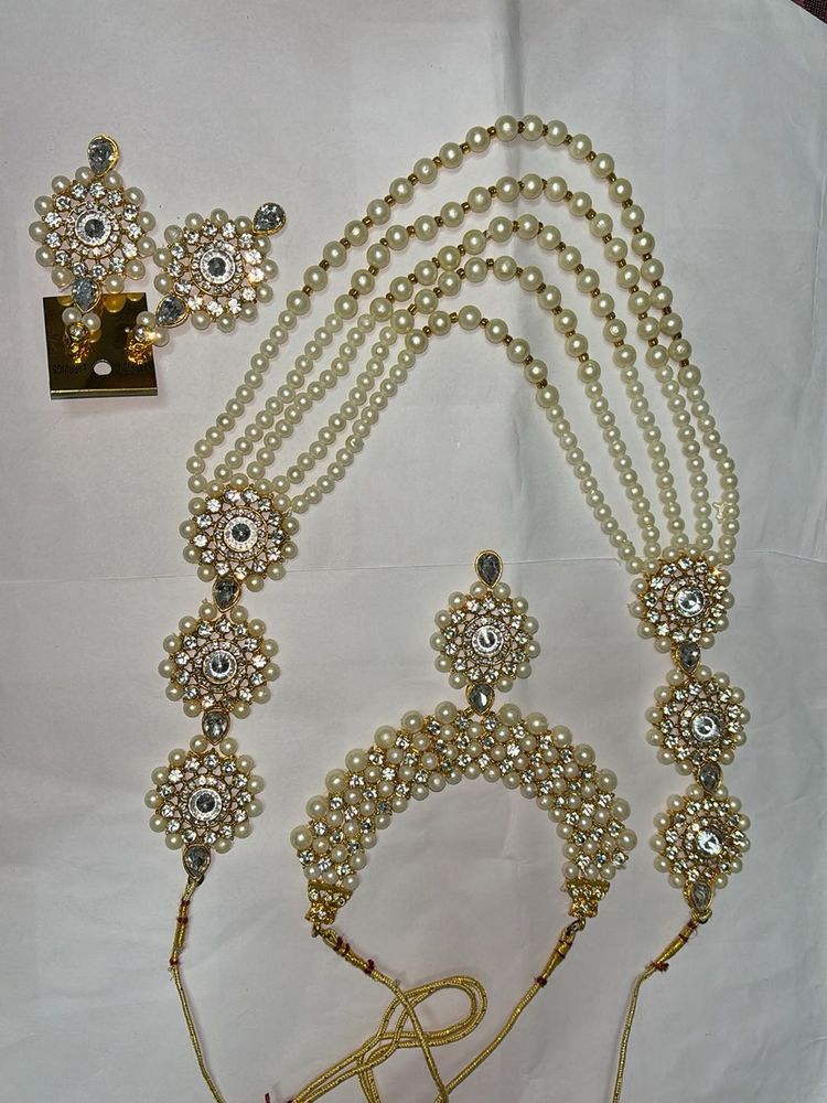 Elegant Pearl &amp; Crystal Jewellery Set