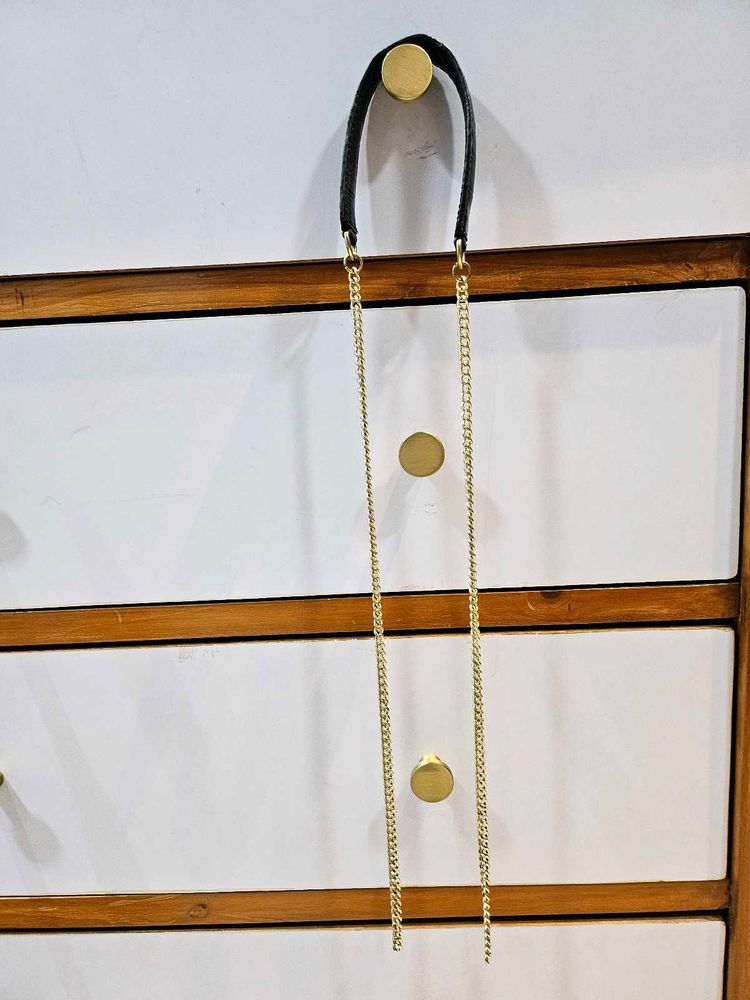 Elegant Chain Strap Bag Accent