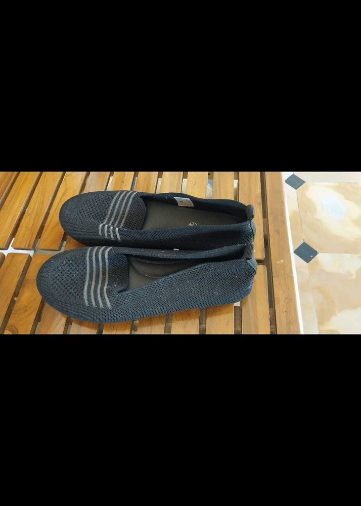 Comfortable Black Knit Flats