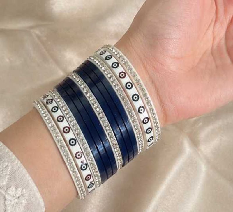 Chic Blue &amp; White Bangle Set