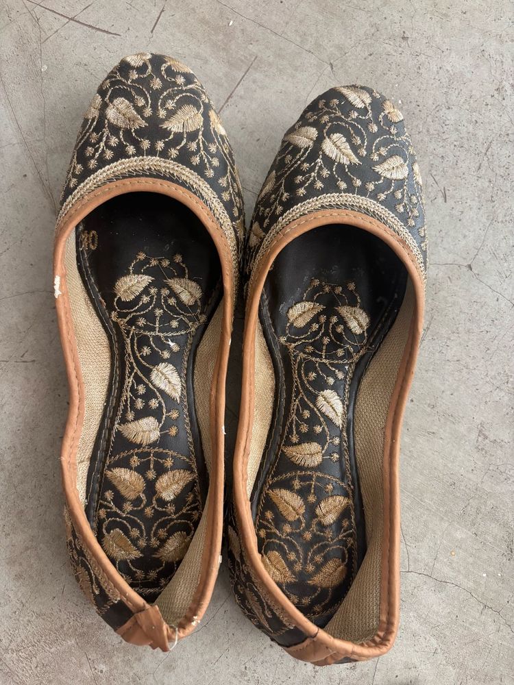 Embroidered Juttis - Traditional Footwear