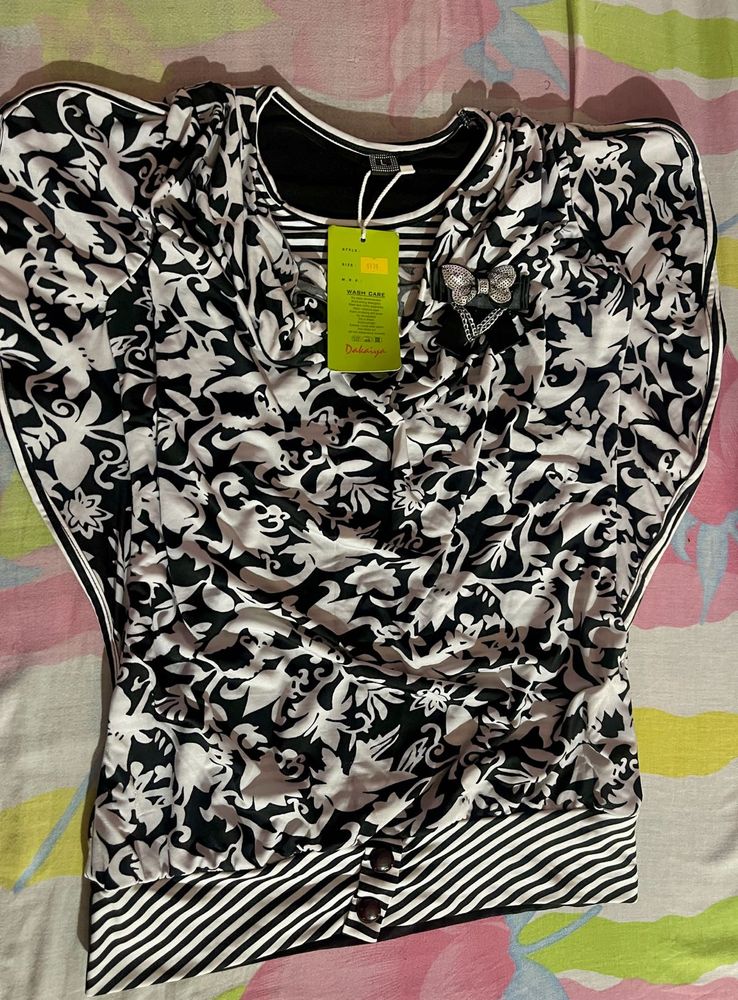 ✨Flash Sale✨Black &amp; White Butterfly Top