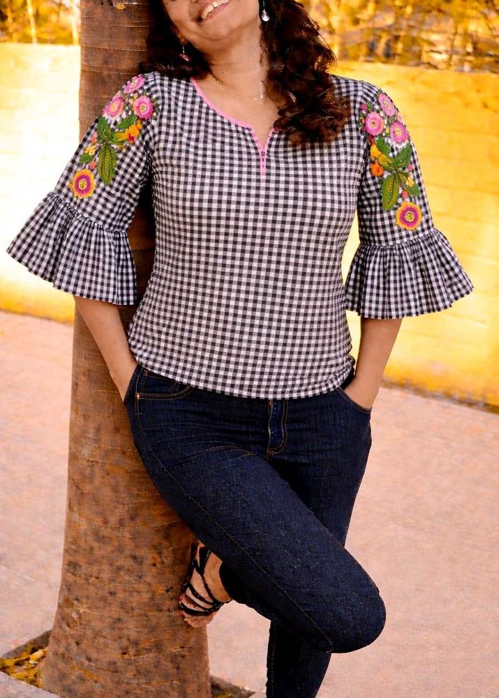 Chic Black &amp; White Checkered Top with Floral Sleev
