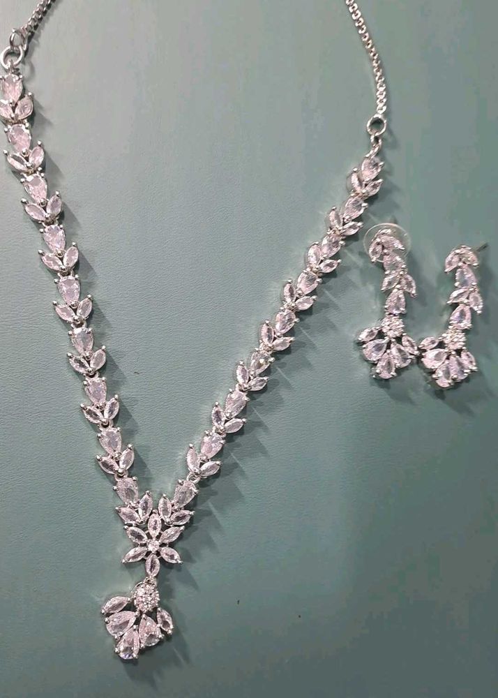 Elegant Silver Tone Necklace Set