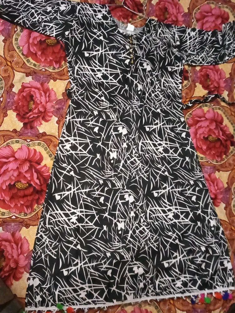 Stylish Black &amp; White Printed Kurta