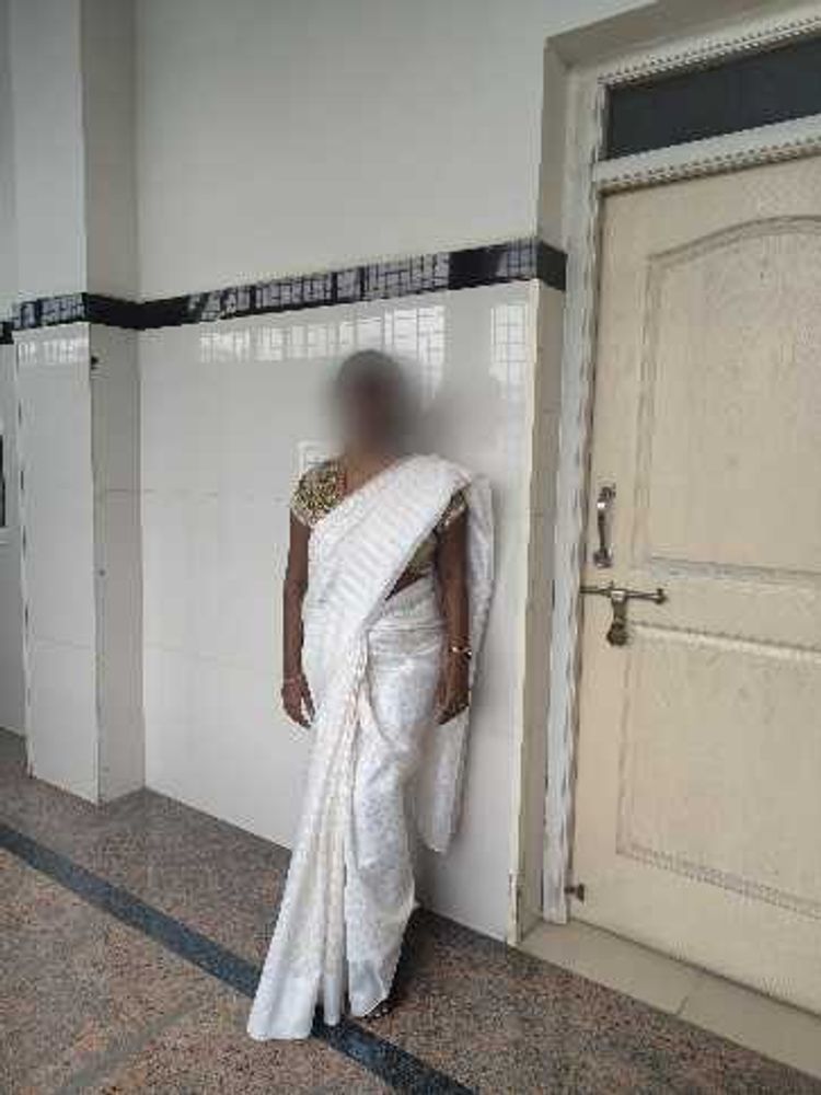 Elegant White &amp; Gold Jamdhani Saree
