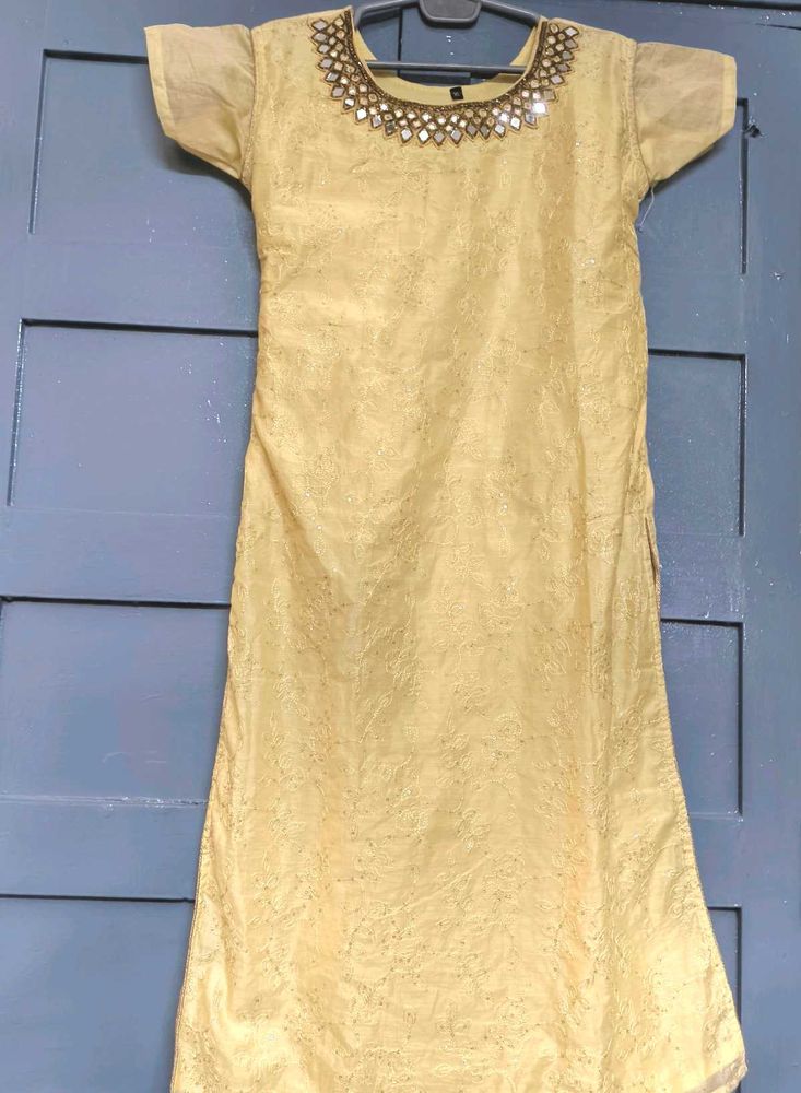 MEDIUM SIZE . Elegant Yellow Embellished Kurta Set