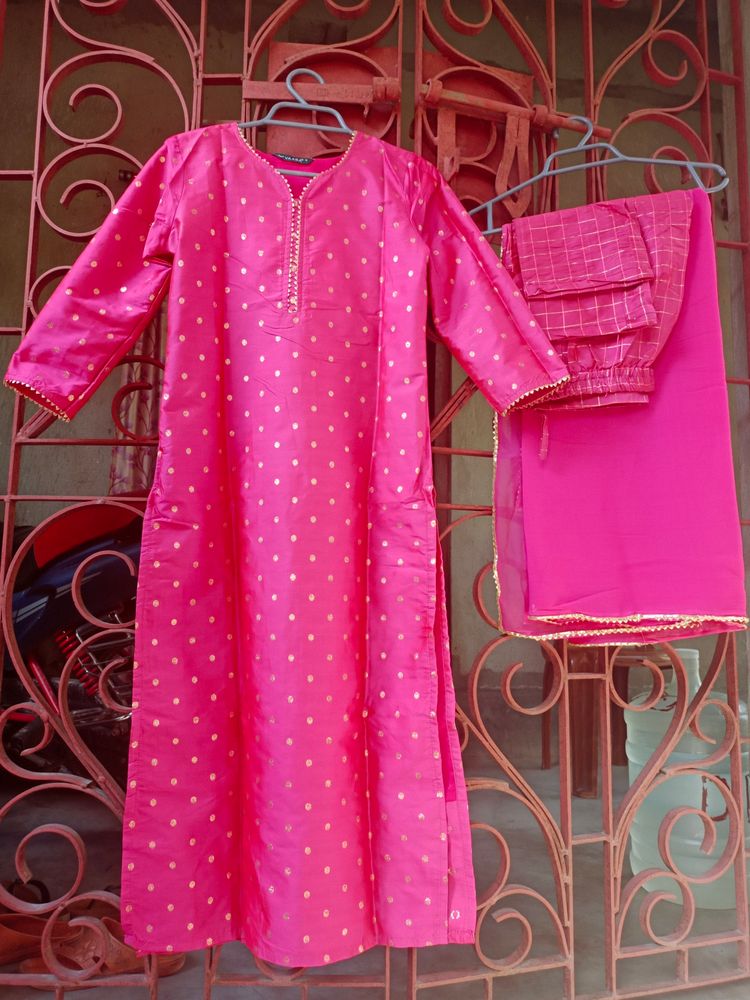 New Vaaba Woven Design Kurta Set