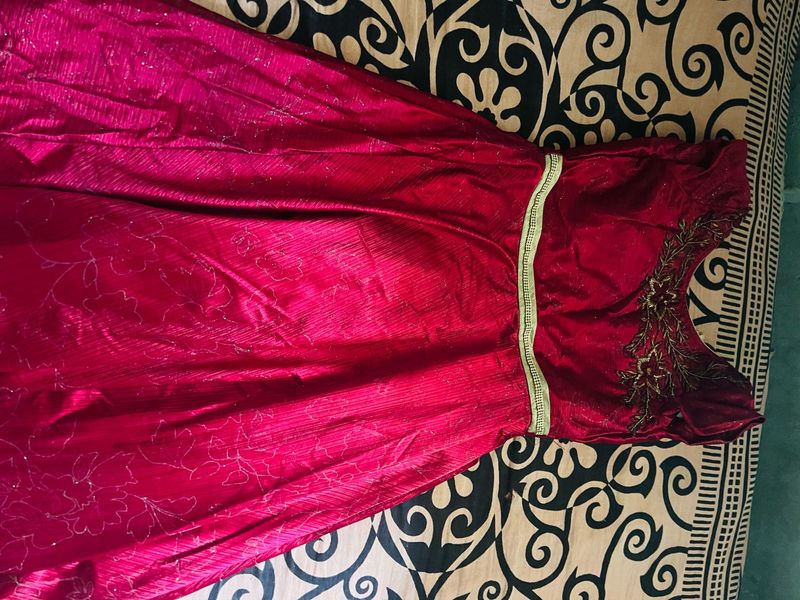 Stunning Magenta Embroidered Lehenga 🌟Choli