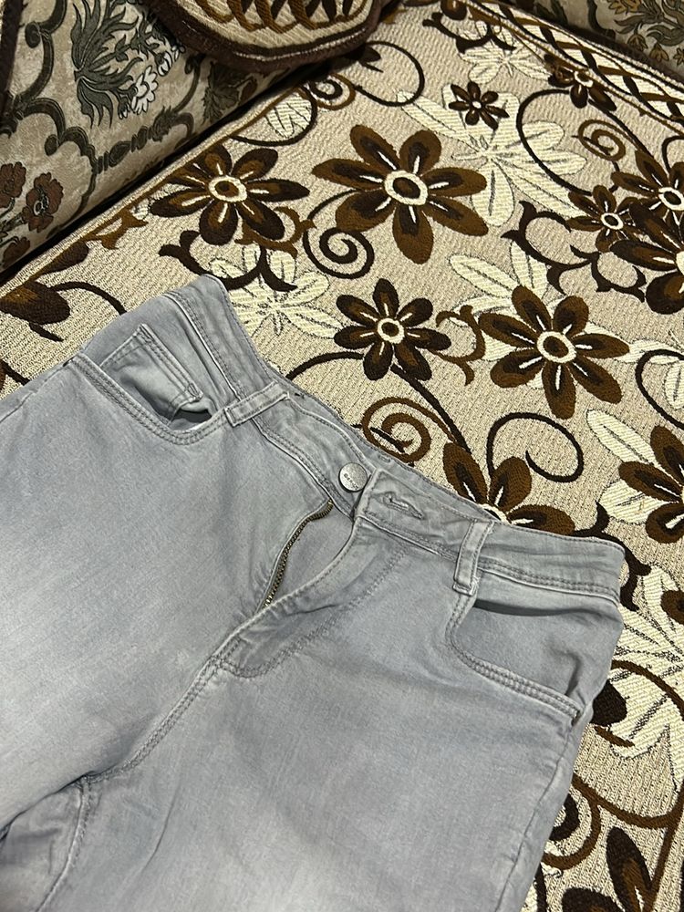 New Stylish Girls Jeans