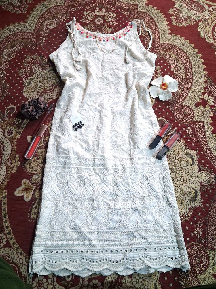 White Embroidered kurti ,with Tie-up St
