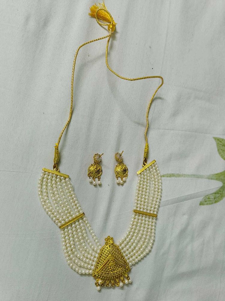 Elegant Pearl and Necklace Set