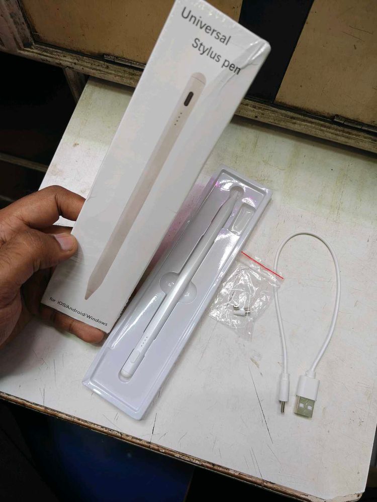 Stylus Rechargable with 2 extra tips