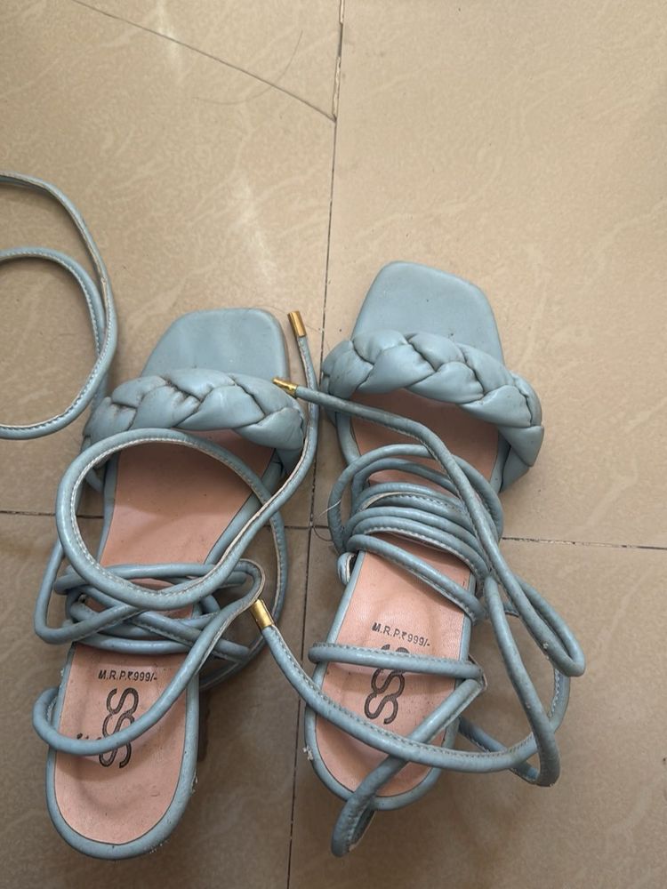 Stylish Lace-Up Flat Sandals