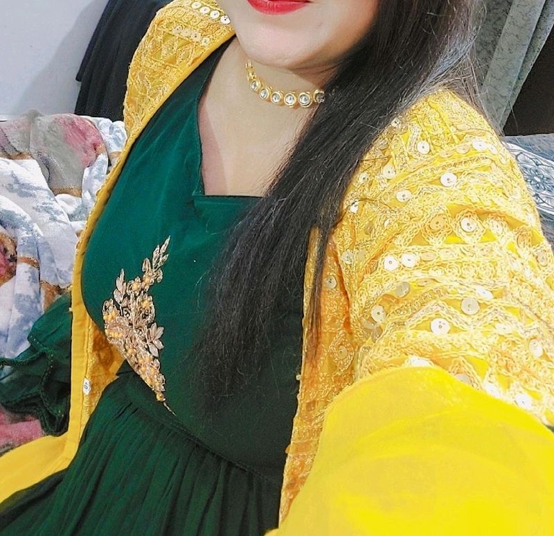 Designer Haldi &amp; Mahndi Lahga With Sharg ❤️