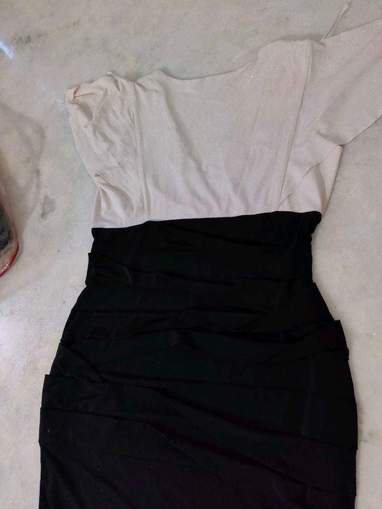 Chic Black &amp; White Ruched Dress