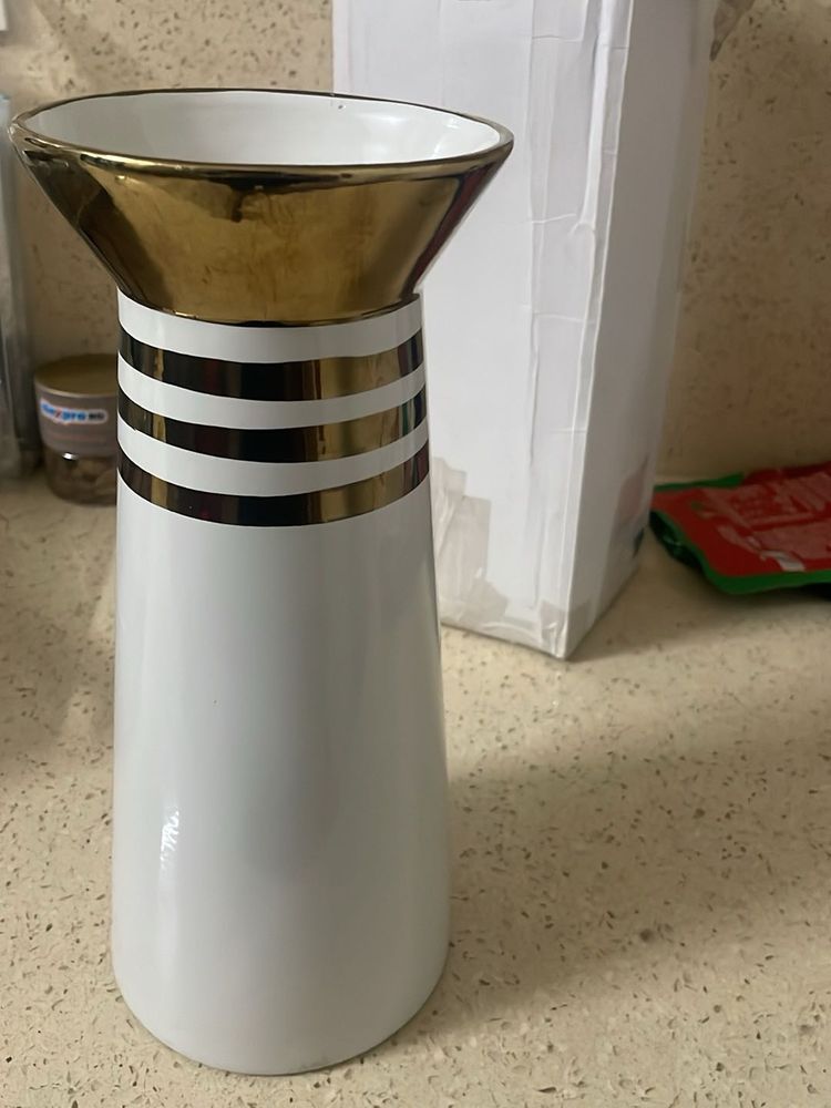 Elegant White &amp; Gold Vase 12’’