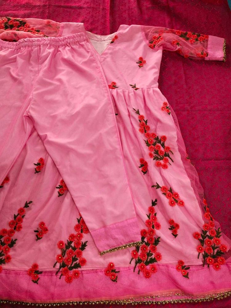 free gifts inside 🎁🎁🎁Beautiful Pink Embroidered