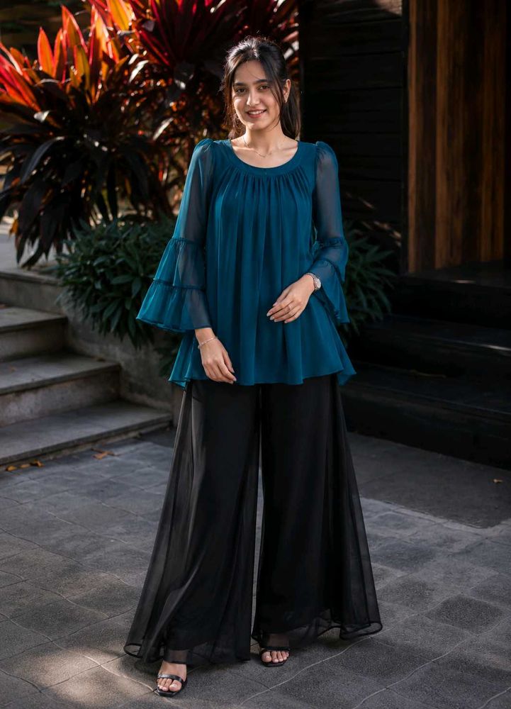 ❗ SALE ❗Elegant Teal Bell Sleeve Top