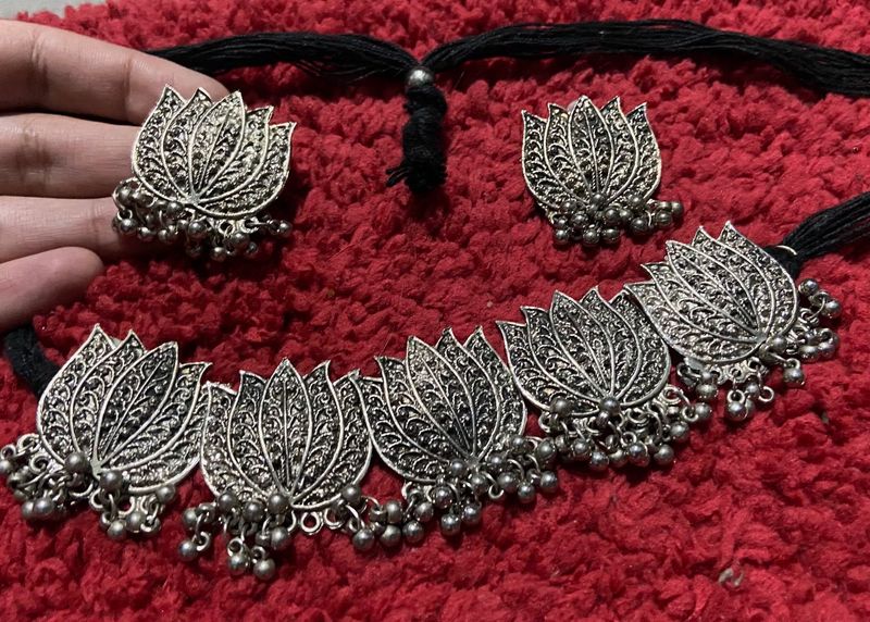 Lotus Design Silver Tone Necklace Set