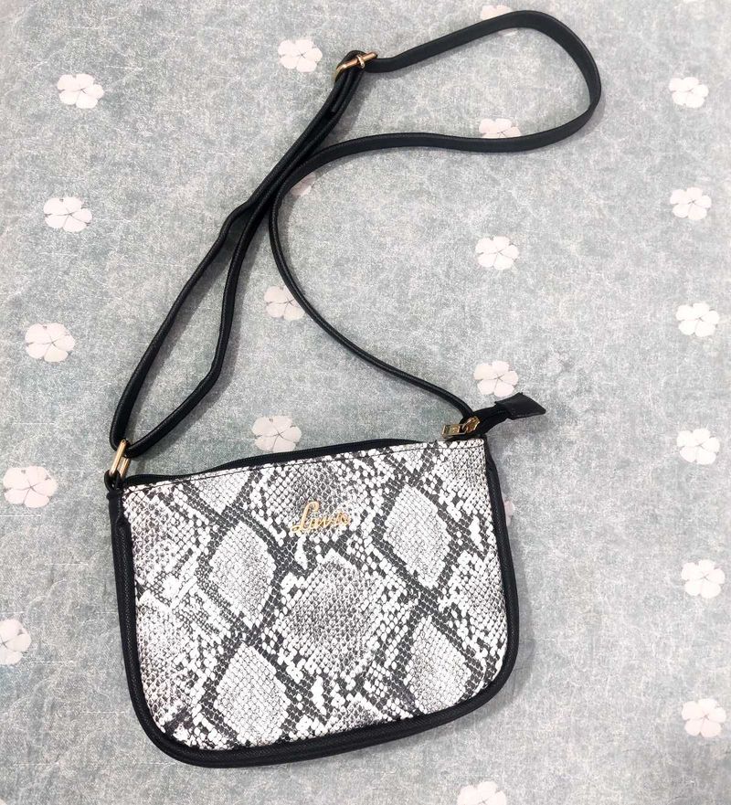 Snakeskin Print Sling / Crossbody Bag ✨New✨