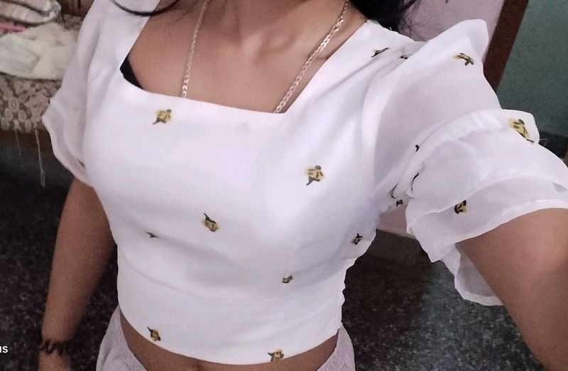Chic White Embroidered Crop Top