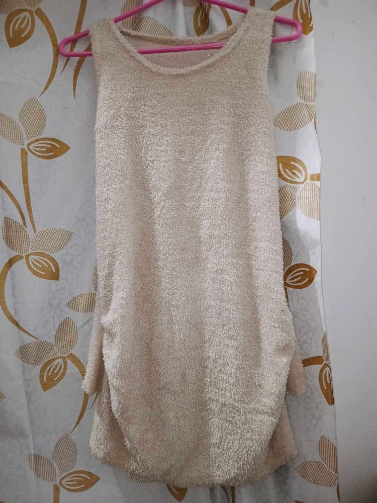 Cream Sleeveless shimmery top🌟