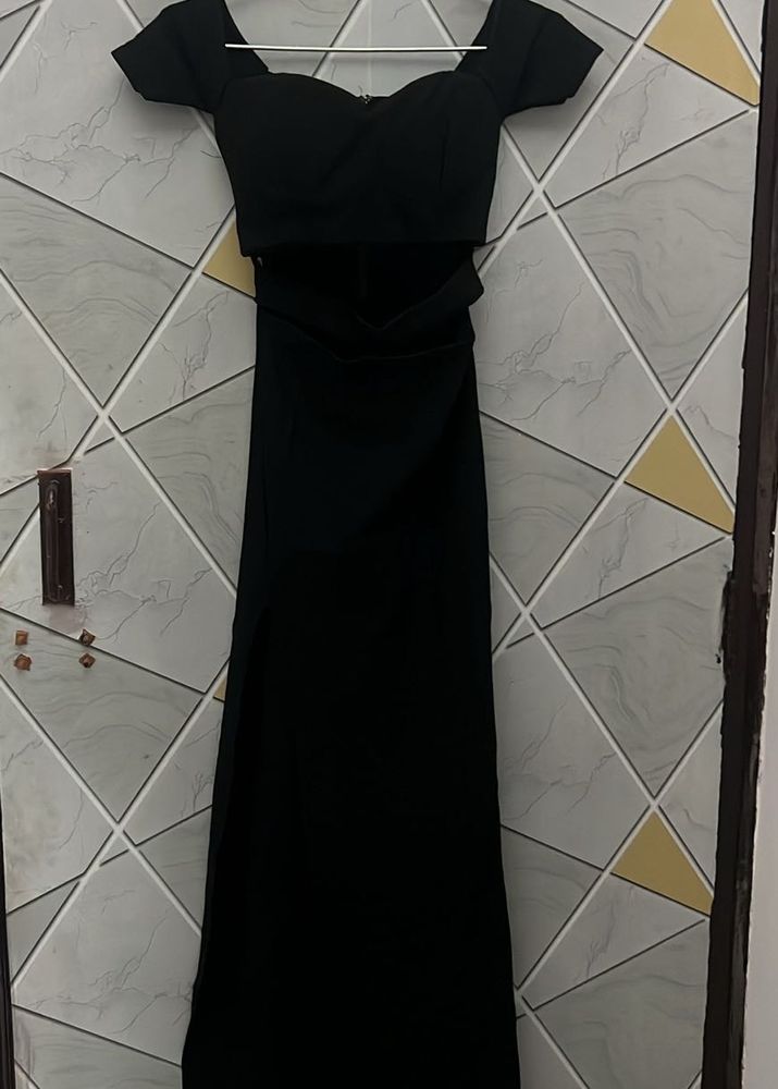 Elegant Black Off-Shoulder Maxi Dress