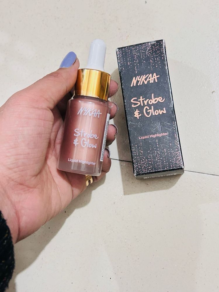 NYKAA Strobe &amp; Glow Highlighter