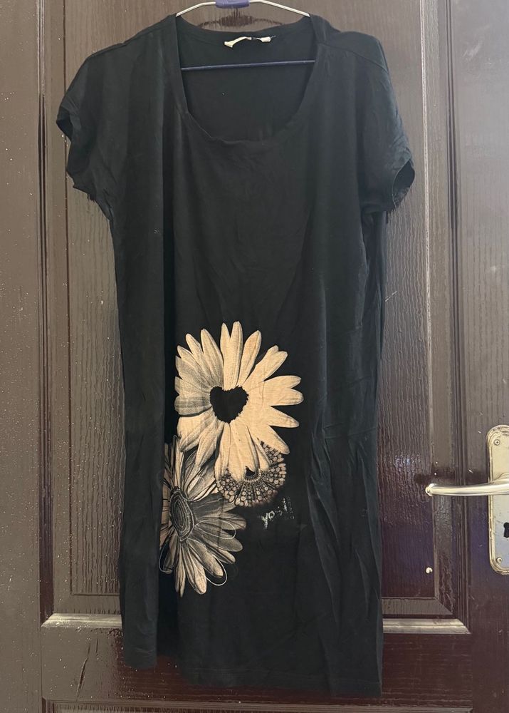 Cute Daisy Print Black T-Shirt