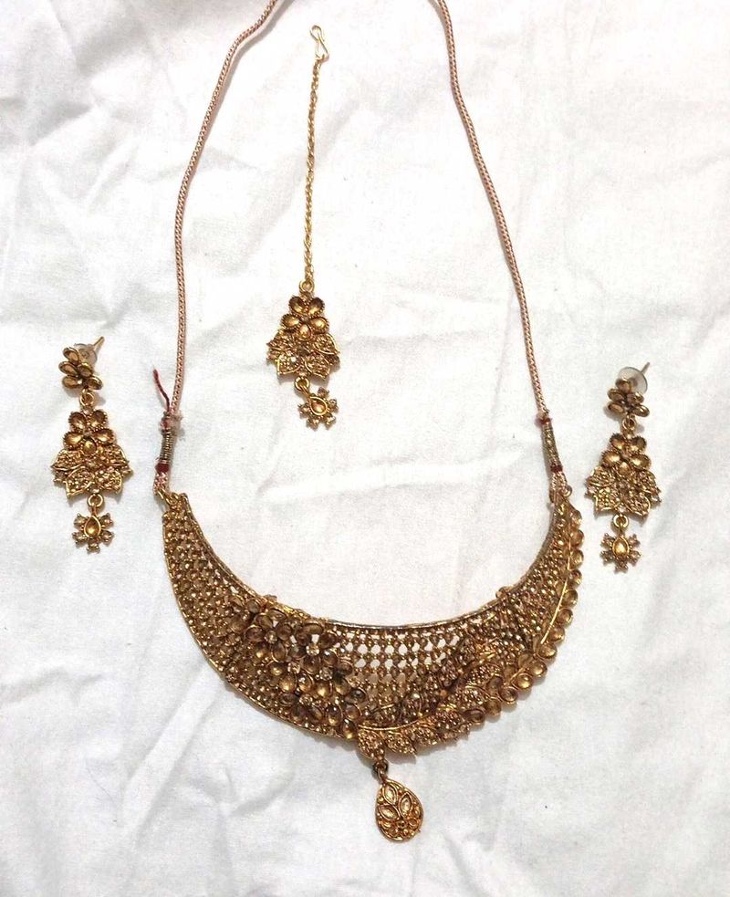 Elegant Gold-Tone Necklace and Earring Set