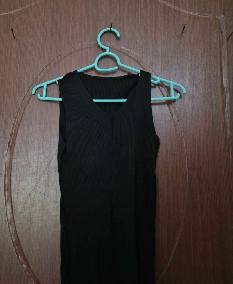 Black Ribbed V-Neck Sleeveless Tank Top