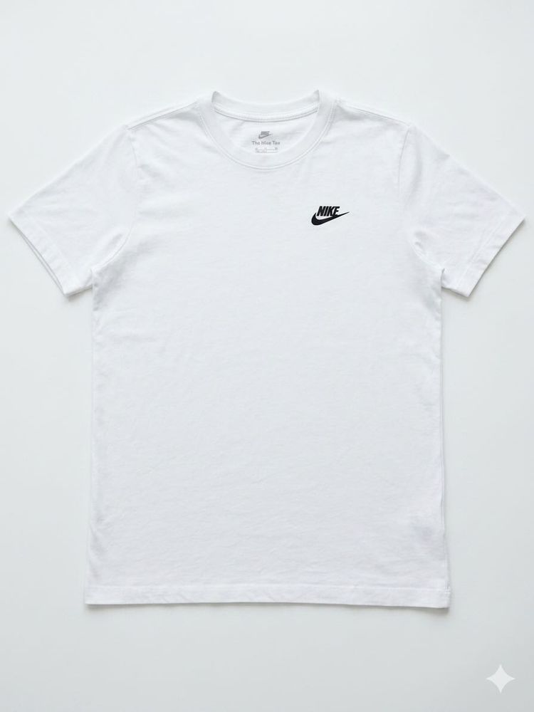 Authentic Nike Sportswear Essential Tee - White -