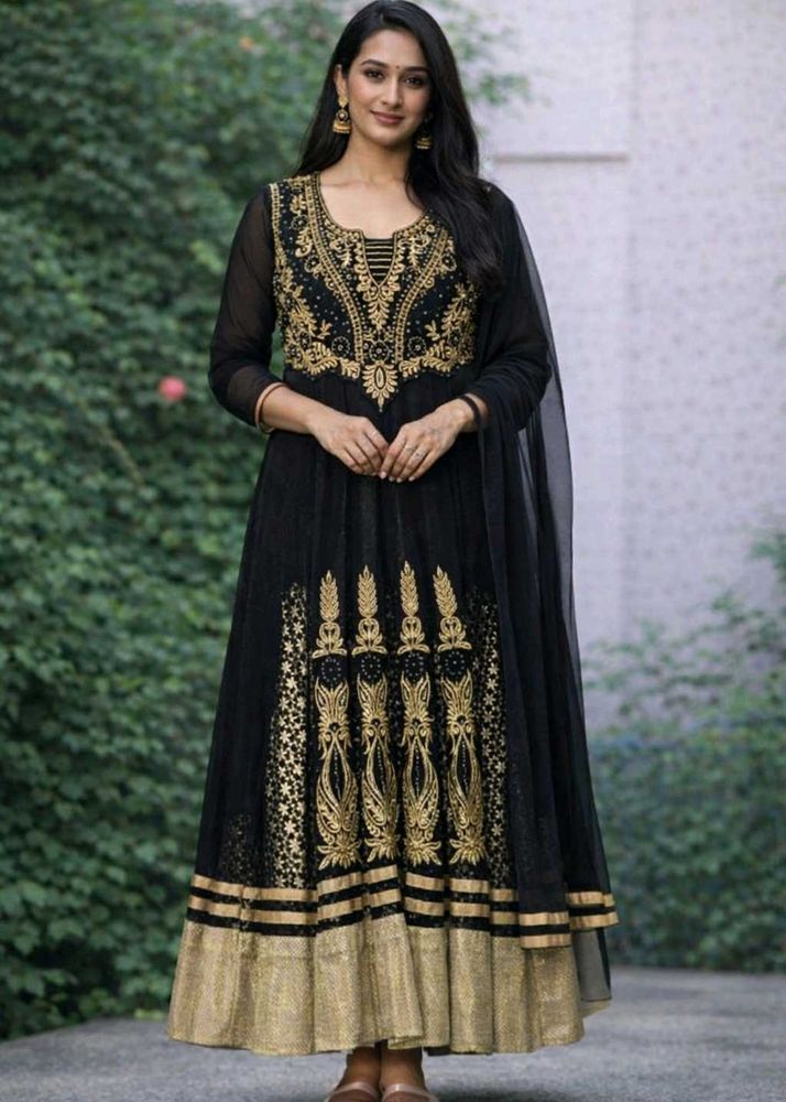 Elegant Black &amp; Gold Embroidered Kurta Set
