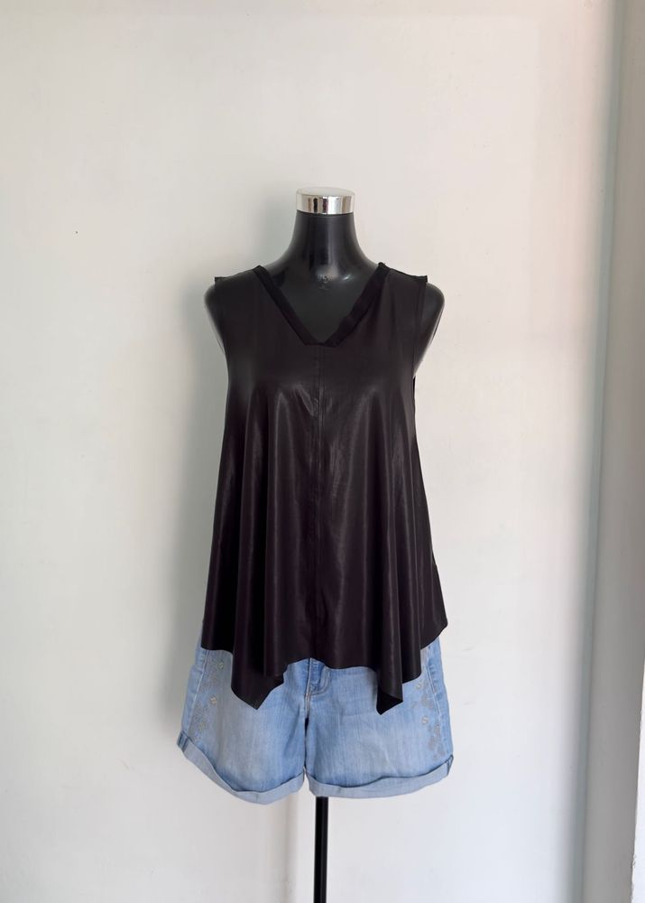 Black V-Neck Sleeveless Tunic Top