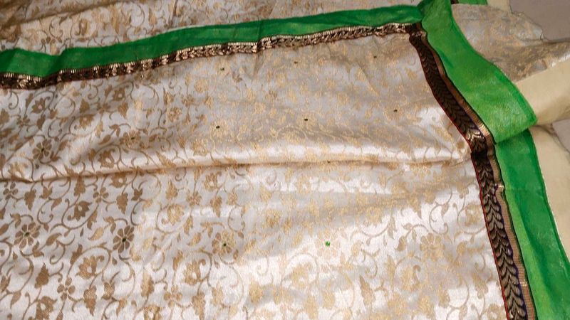 Green Border Dupatta