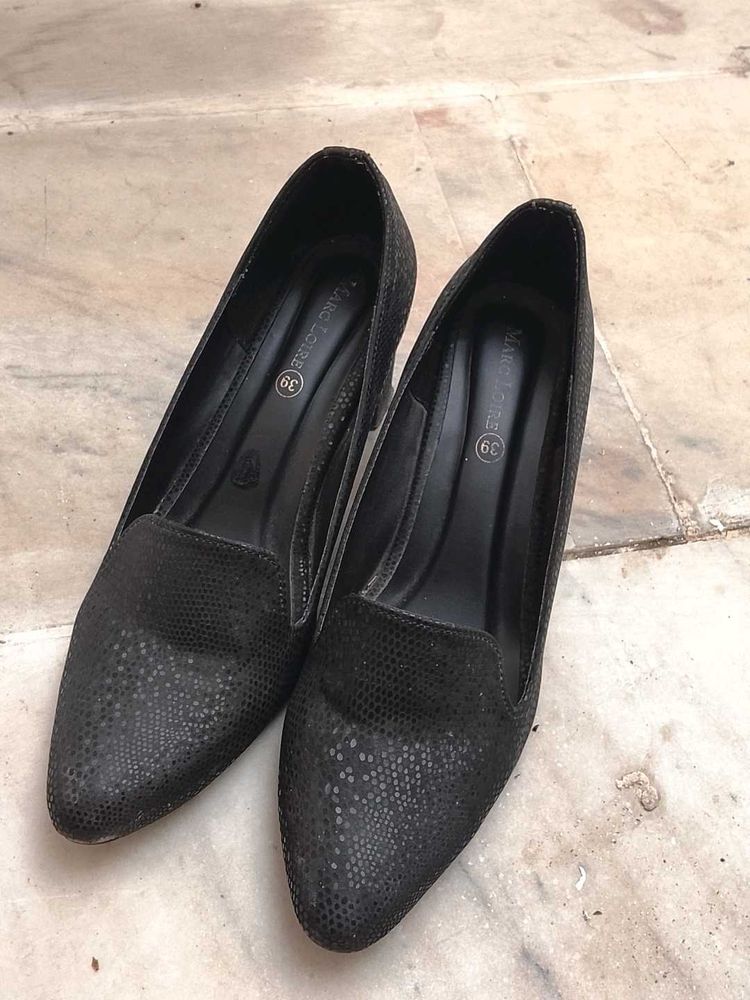 Stylish Black Textured Heels