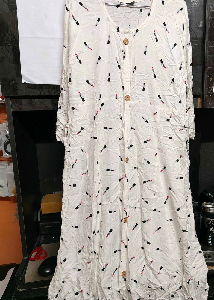 White Kurta with Lipstick Print